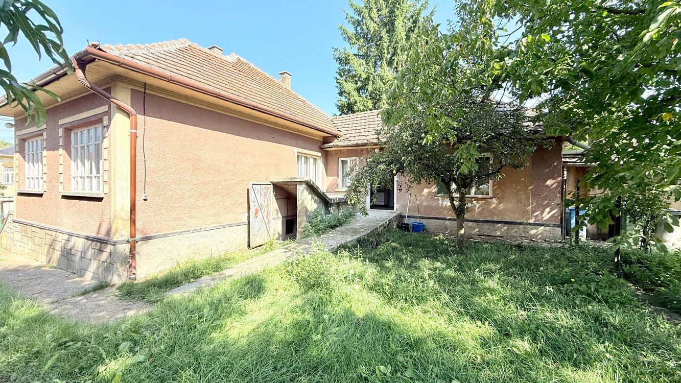 MAĎARSKO - SZALONNA 4 IZBOVÝ RODINNÝ DOM NA KĽUDNOM MIESTE