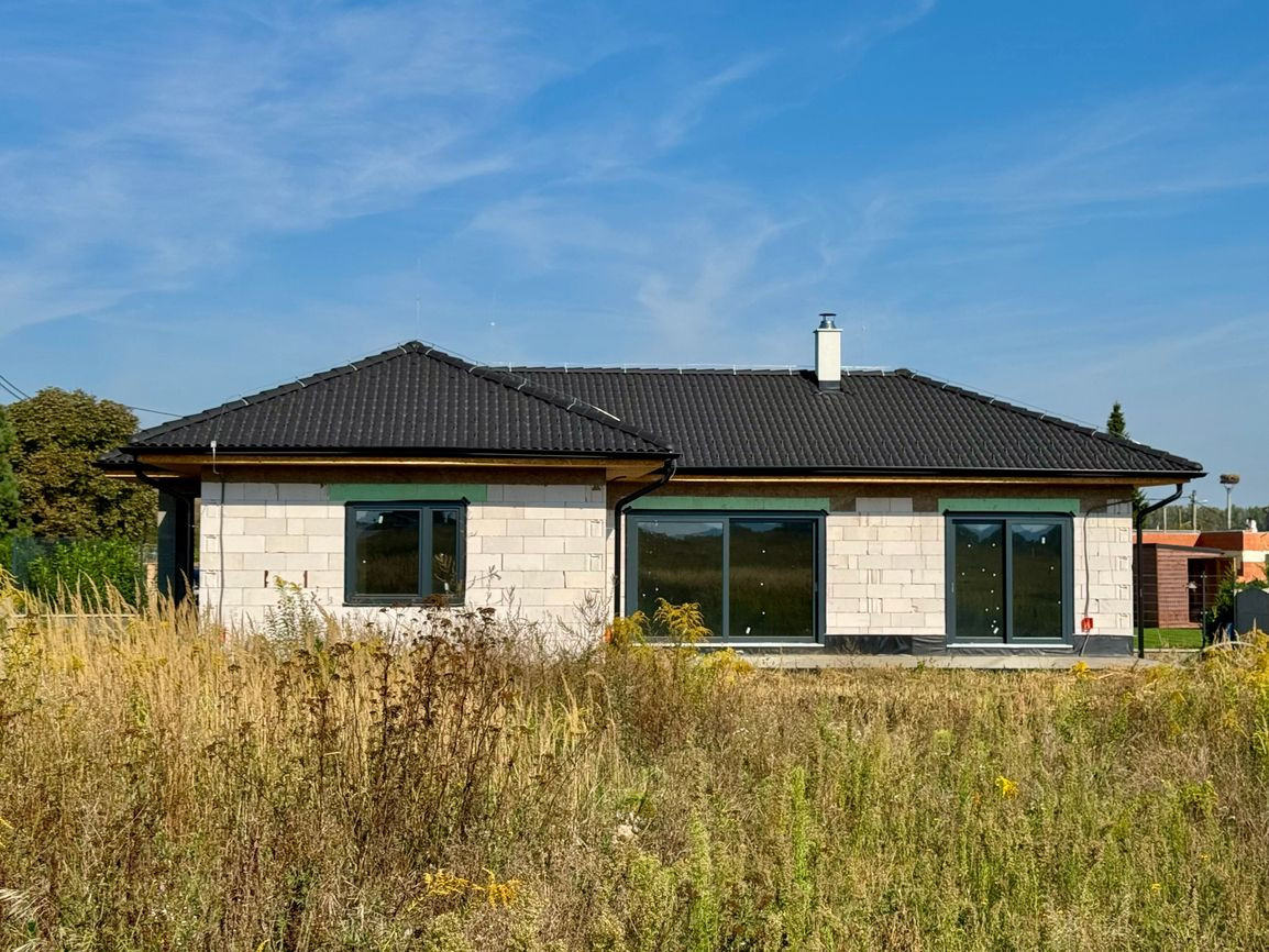 BENIAKOVCE - 4 IZBOVÝ PEKNÝ RD 107 M2 S TERASOU, HRUBÁ STAVBA.