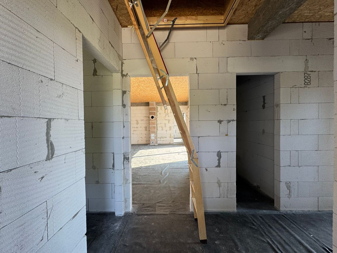 BENIAKOVCE - 4 IZBOVÝ PEKNÝ RD 107 M2 S TERASOU, HRUBÁ STAVBA.