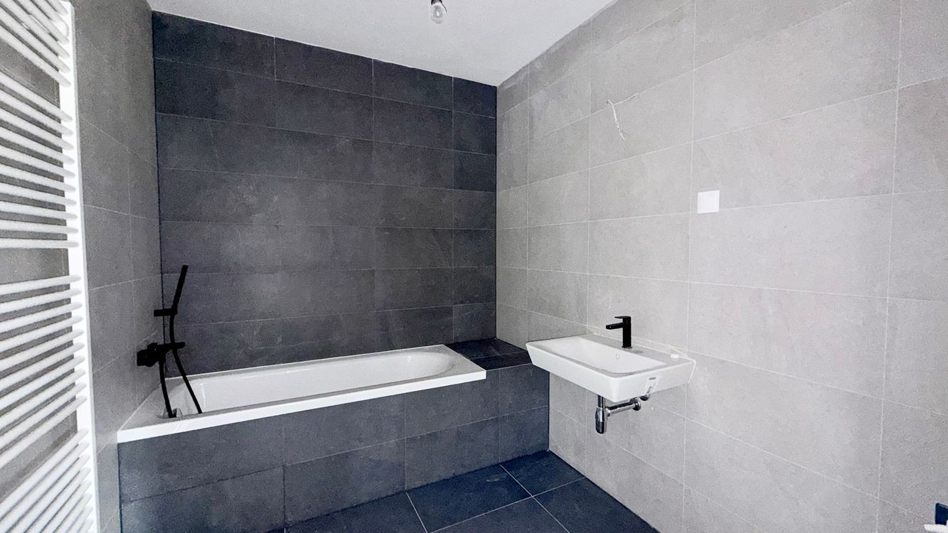 Bývanie snov na výbornej adrese Popradská  3-izbový byt s loggiou, garážové miesto, pivnica.