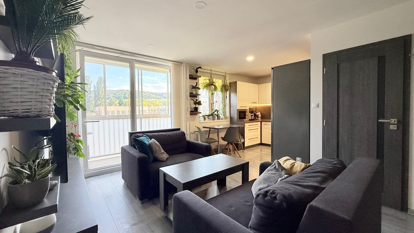 JAZERO - IRKUTSKÁ 4 IZBOVÝ BYT 71 M2, NOVÁ DISPOZÍCIA, LODŽIA A PIVNICA.