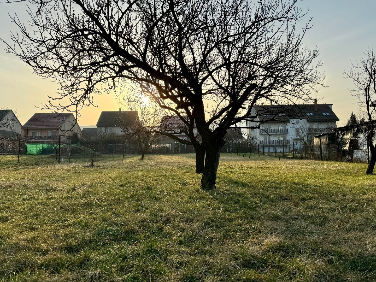 MAĎARSKO - GONC STAVEBNÝ POZEMOK 852 M2, IS NA HRANICI POZEMKU.