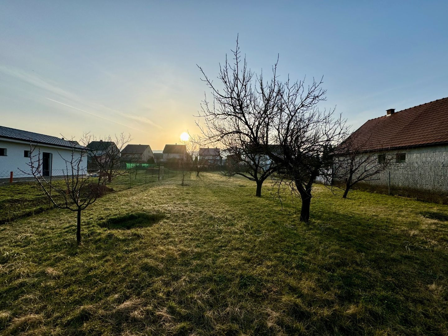 MAĎARSKO - GONC STAVEBNÝ POZEMOK 852 M2, IS NA HRANICI POZEMKU.