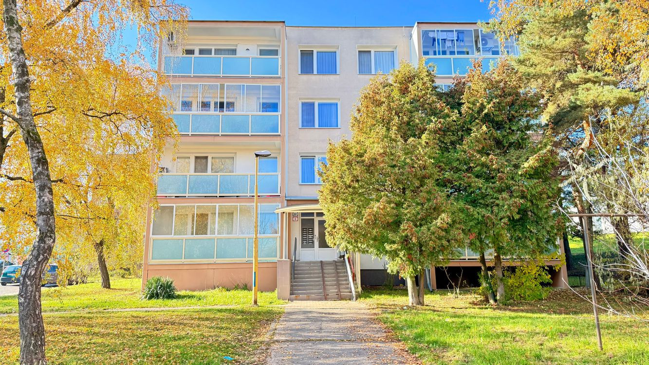 TERASA - 1 IZBOVÝ BYT 32 M2, UHEROVA ULICA 1 POSCHODIE