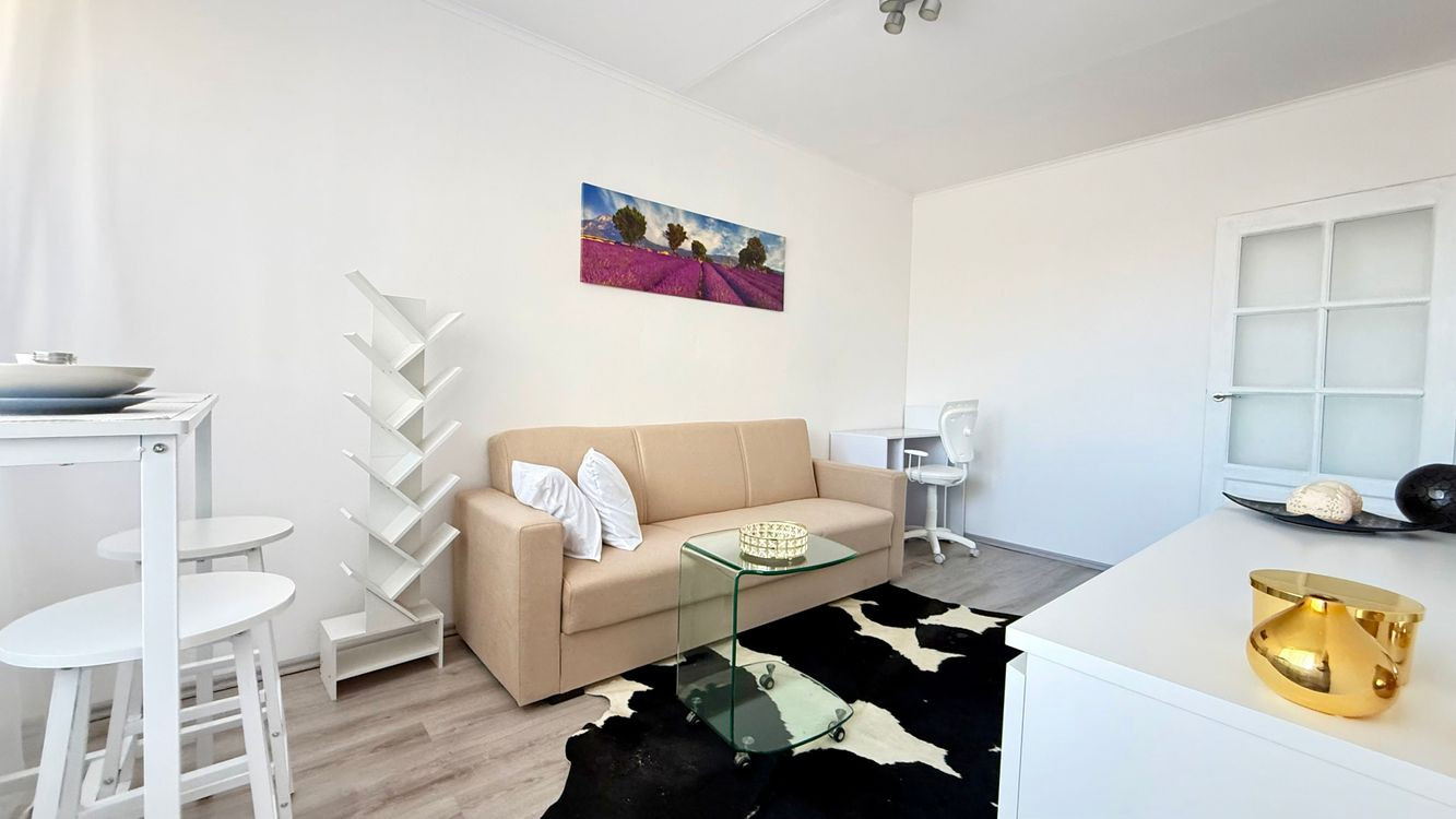 TERASA - 1 IZBOVÝ BYT 32 M2, UHEROVA ULICA 1 POSCHODIE