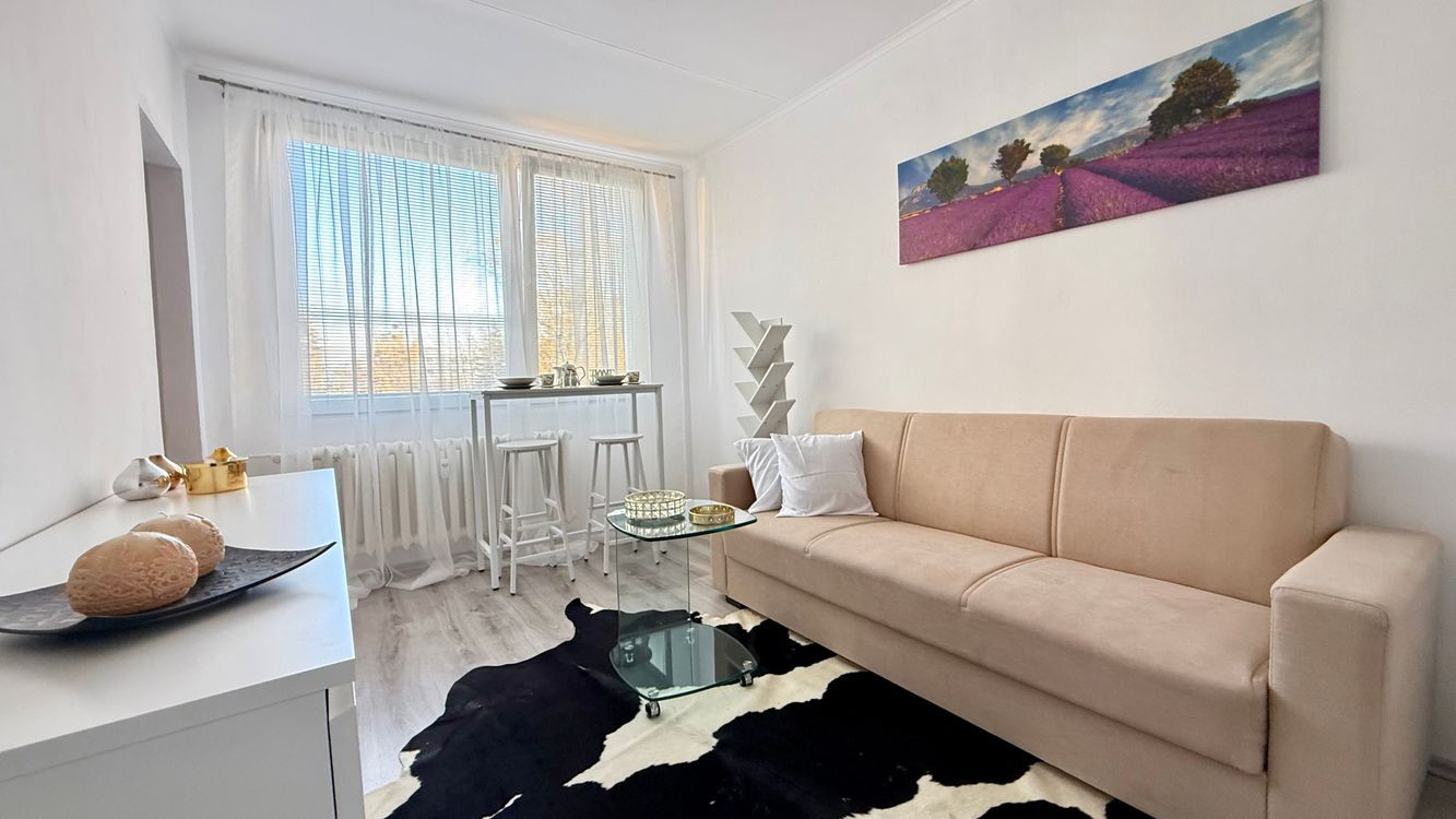 TERASA - 1 IZBOVÝ BYT 32 M2, UHEROVA ULICA 1 POSCHODIE