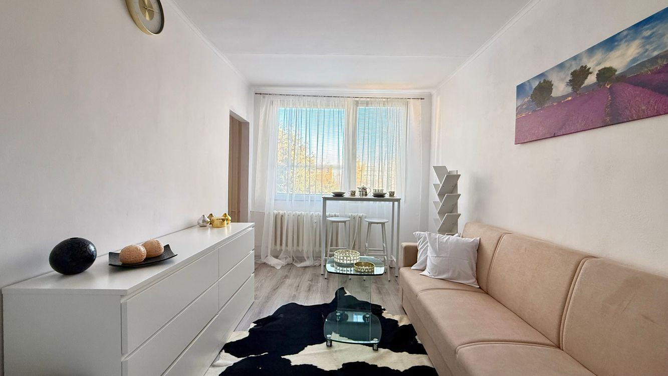 TERASA - 1 IZBOVÝ BYT 32 M2, UHEROVA ULICA 1 POSCHODIE