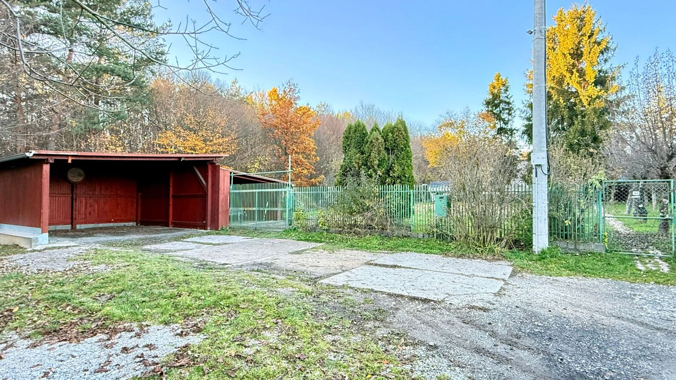 ZELENÝ DVOR - MONČÍ POTOK - POSCHODOVÁ CHATA 50 M2, POZEMOK 1.042