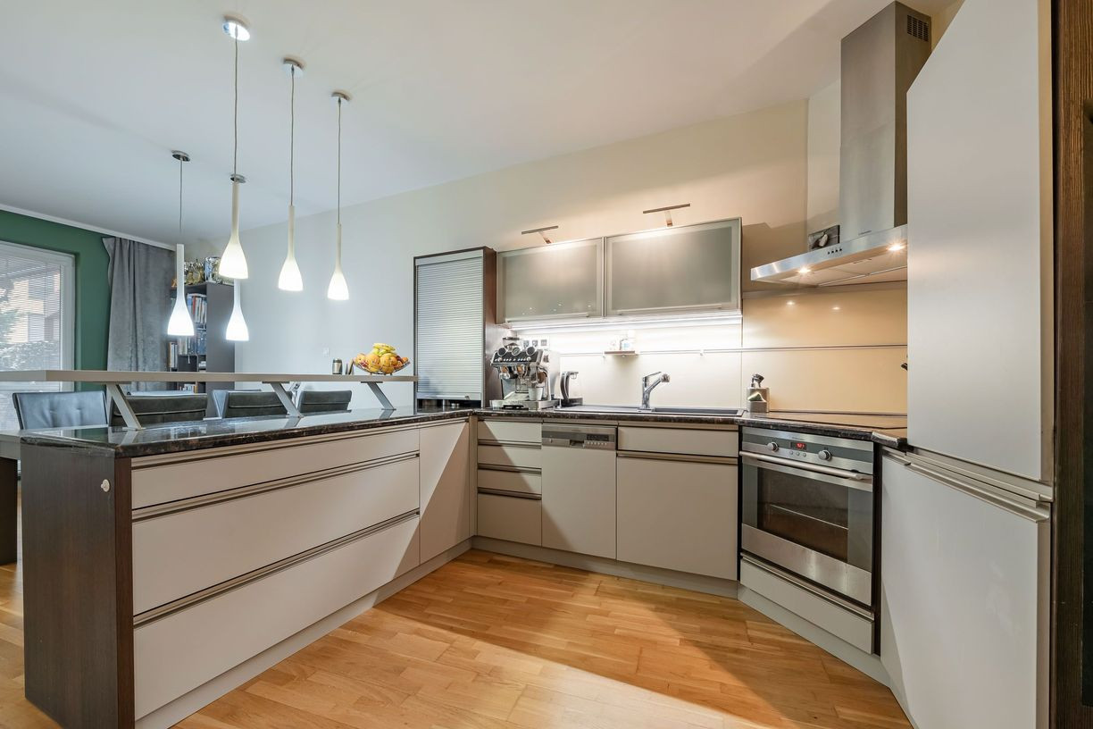 KVP - MODERNÝ 3 IZBOVÝ BYT 106 M2 V NOVOSTAVBE S TERASOU 115 M2 NA VÝBORNOM MIESTE.