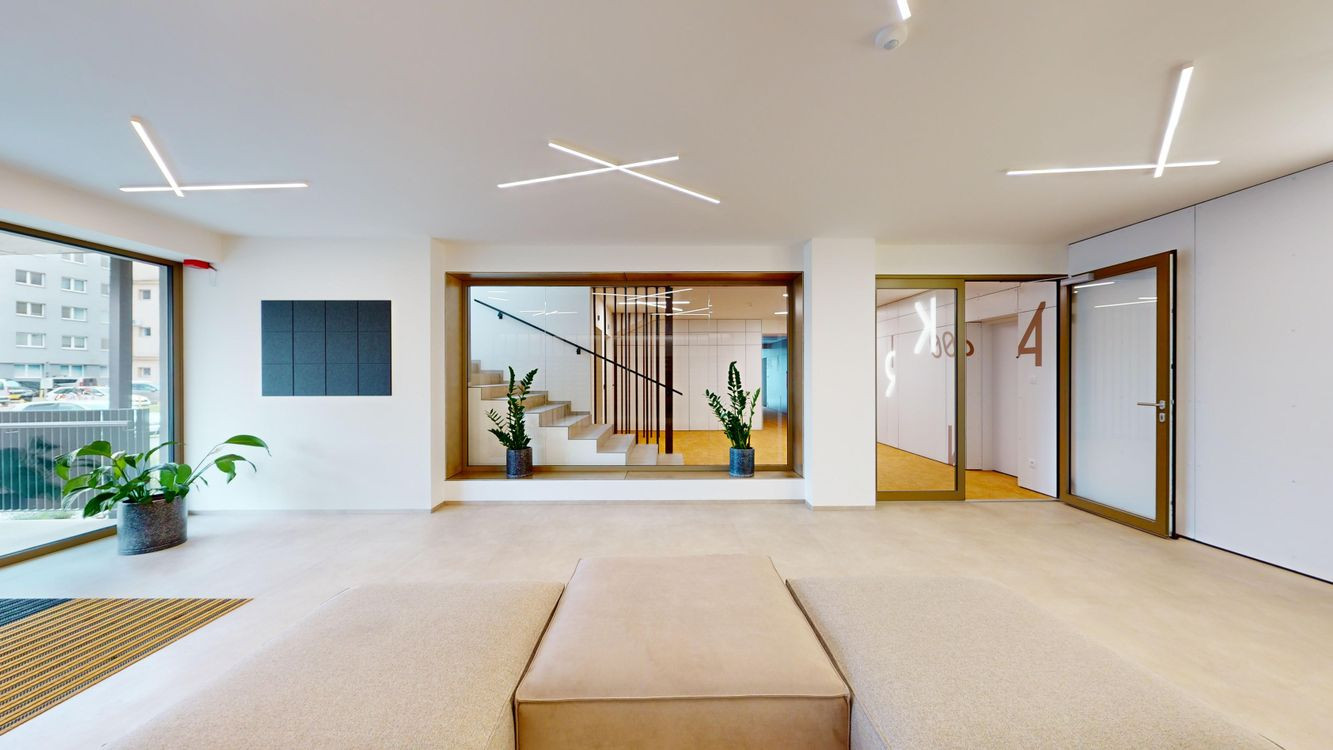 JUH - 2 IZBOVÝ NOVÝHOLOBYT KRIVÁ PRI AUPARKU, TOP POLOHA