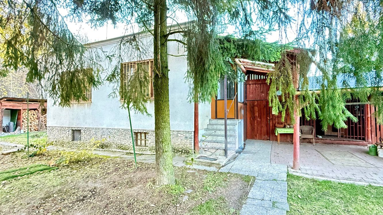 ZELENÝ DVOR - MONČÍ POTOK - POSCHODOVÁ CHATA 50 M2, POZEMOK 1.042