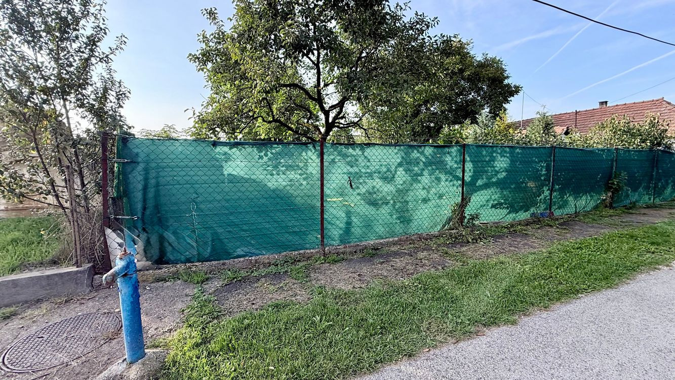 MAĎARSKO - TORNYOSNÉMETI STAVEBNÝ POZEMOK 600 M2 VŠETKY IS V DOSAHU.