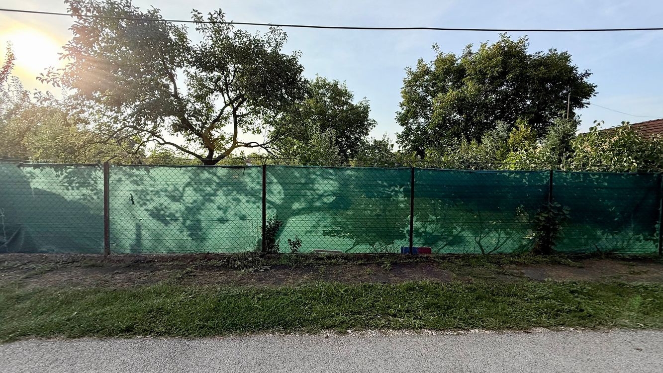 MAĎARSKO - TORNYOSNÉMETI STAVEBNÝ POZEMOK 600 M2 VŠETKY IS V DOSAHU.