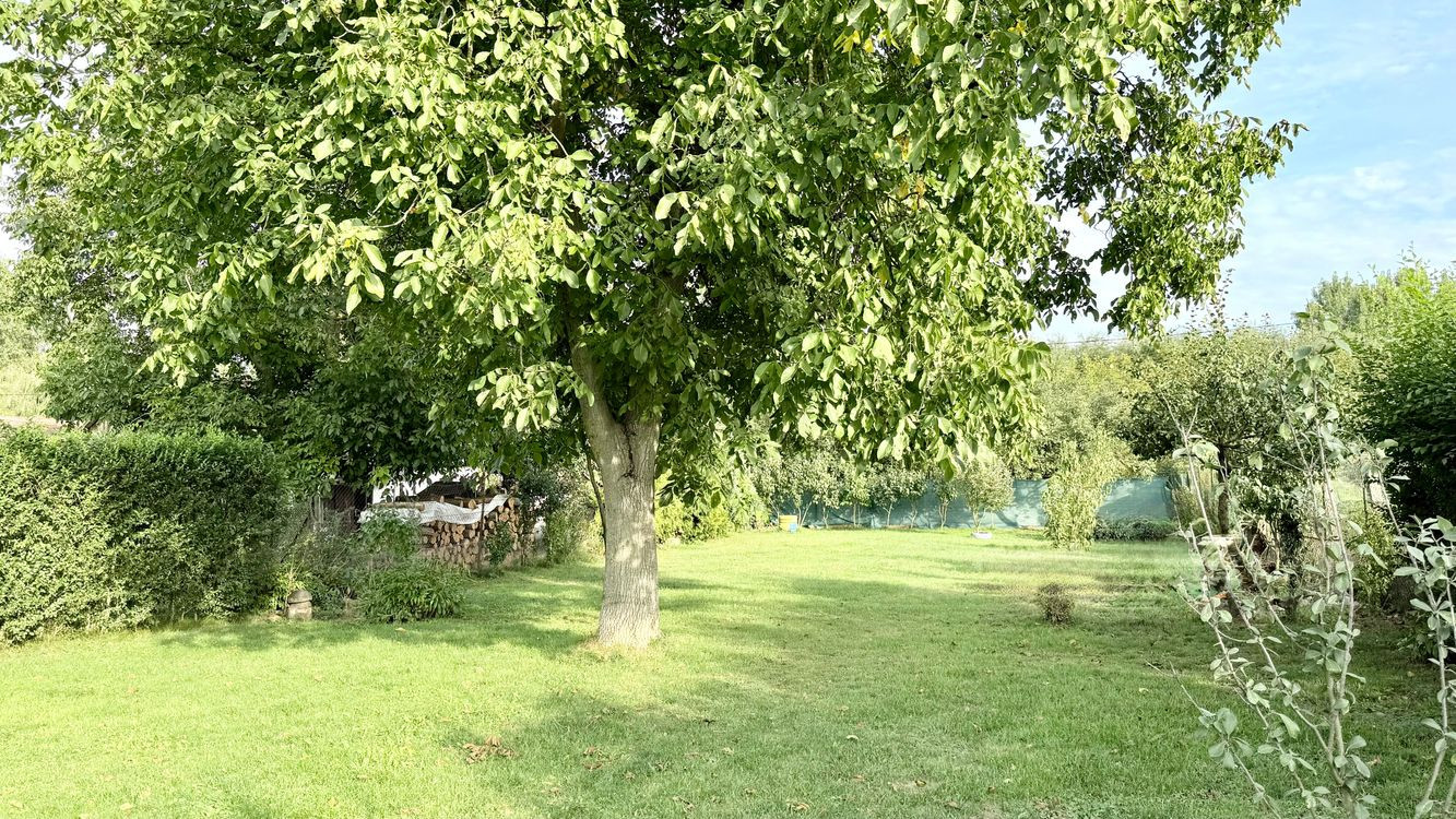 MAĎARSKO - TORNYOSNÉMETI STAVEBNÝ POZEMOK 600 M2 VŠETKY IS V DOSAHU.