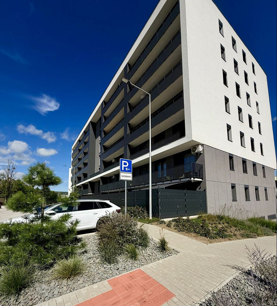 Bývanie snov na výbornej adrese Popradská  3-izbový byt s loggiou, garážové miesto, pivnica.