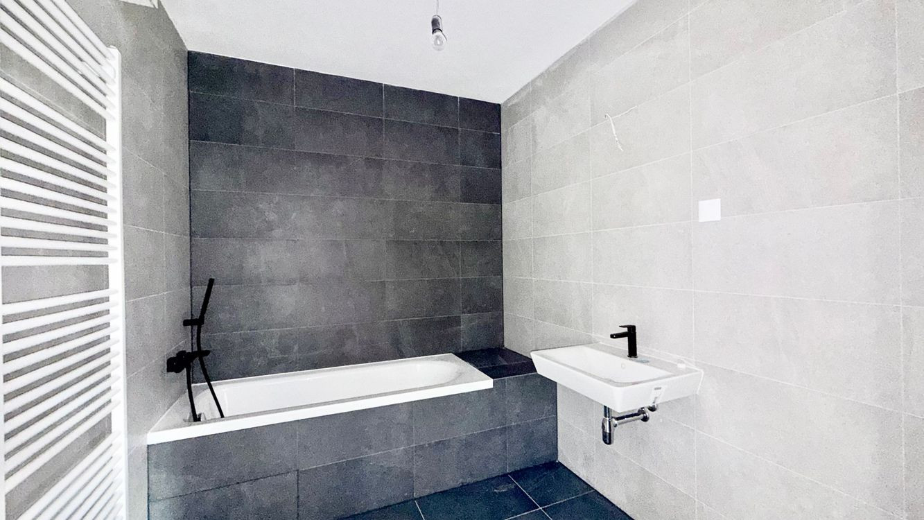 Bývanie snov na výbornej adrese Popradská  3-izbový byt s loggiou, garážové miesto, pivnica.