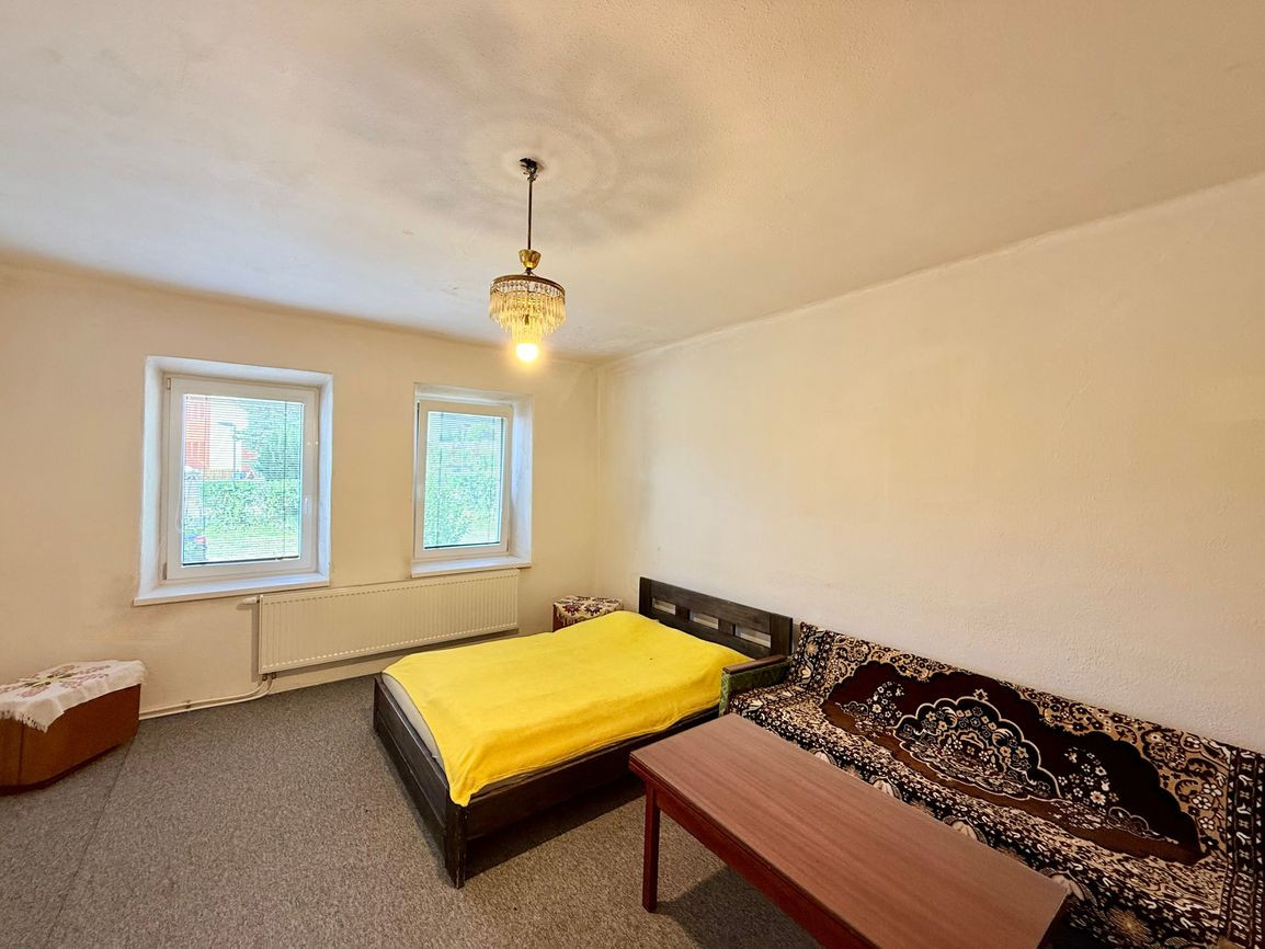 BUKOVEC - 4 IZBOVÝ RD V DOBROM STAVE POZEMOK 1.104 M2