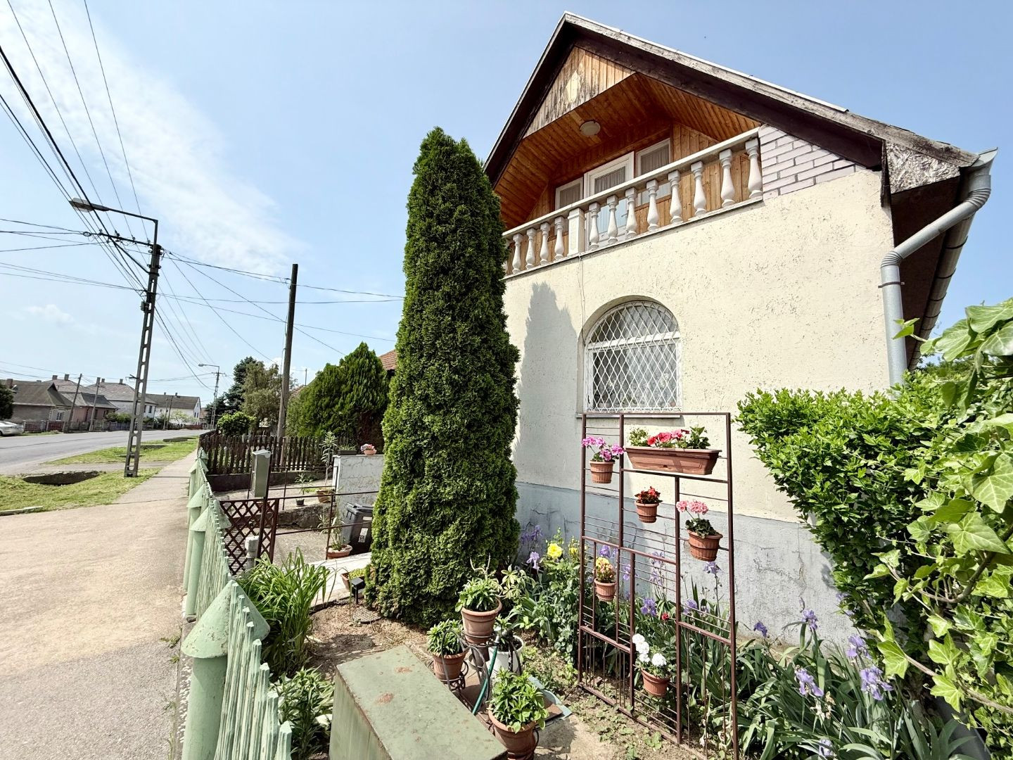 MAĎARSKO FORRÓ - SUPER 5 IZBOVÝ RD SO ZÁHRADOU