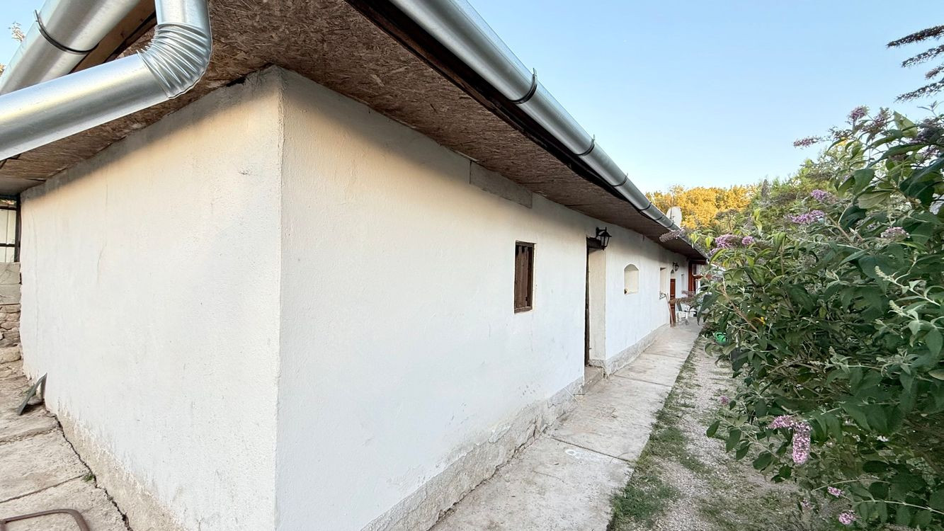 MAĎARSKO - HEJCE PEKNÝ 3 IZBOVÝ RODINNÝ DOM NA VEĽKOM POZEMKU