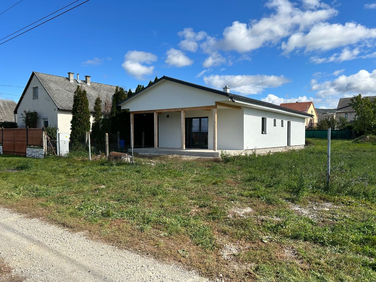 MAĎARSKO - GONC NOVOSTAVBA 4 IZBOVÉHO RD 100 M2, POZEMOK 852 M2