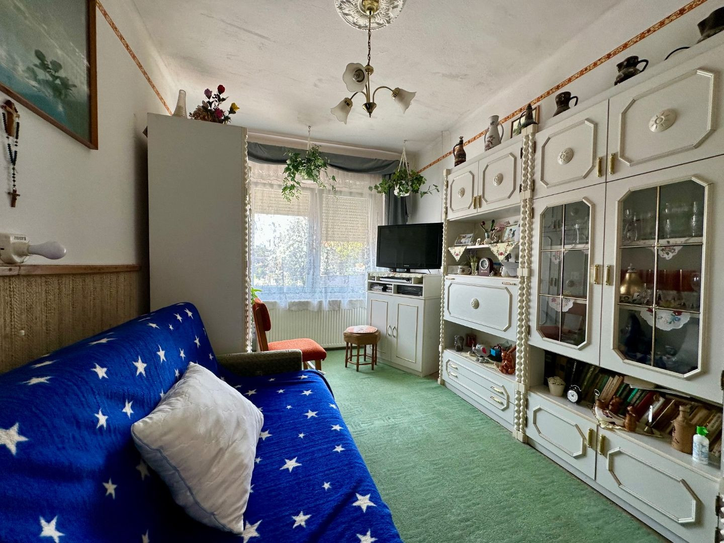 MAĎARSKO - SZENDRŐ ZREKONŠTRUOVANÝ 3 IZBOVÝ RD S PEKNÝM POZEMKOM.