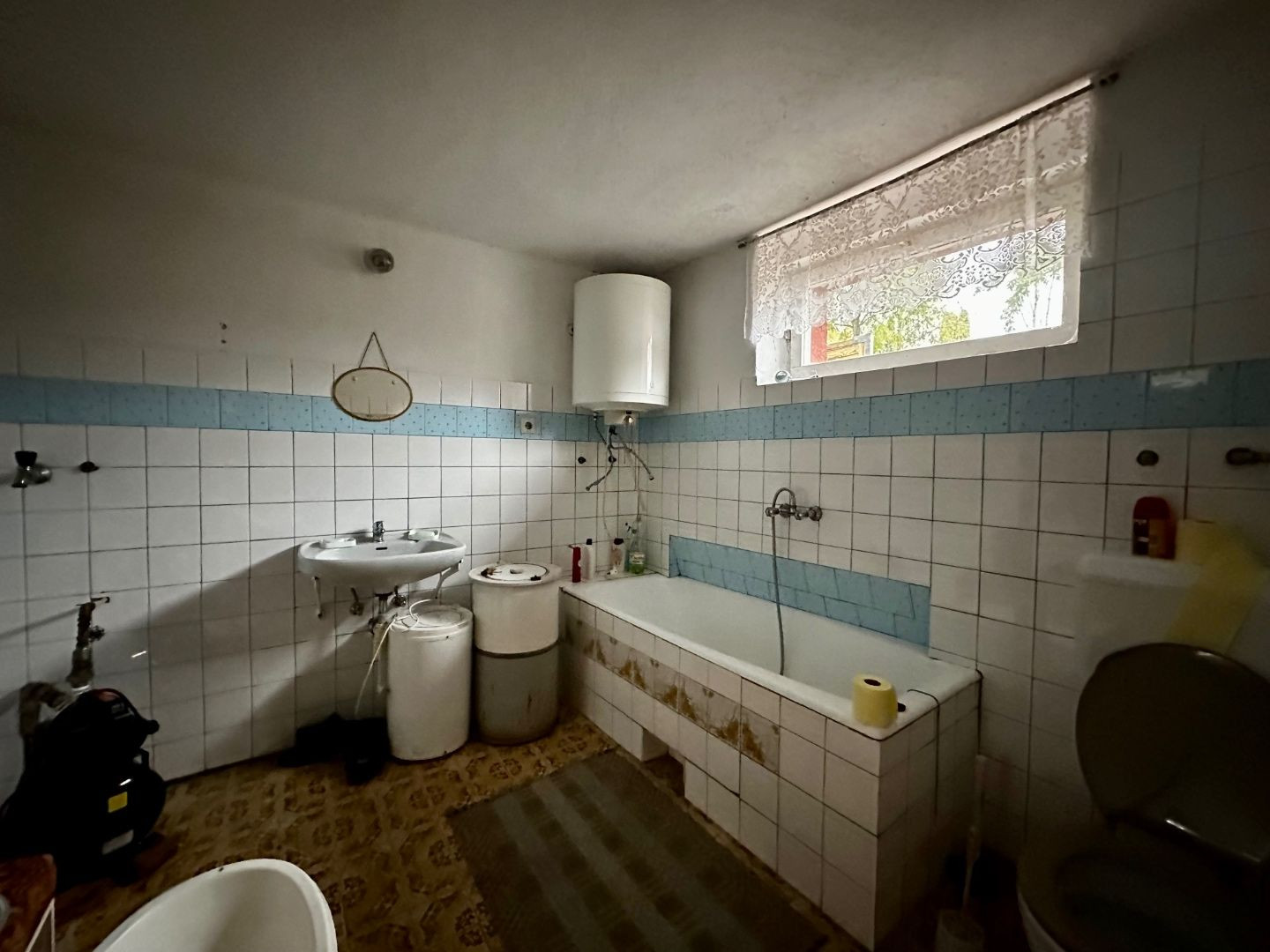 MAĎARSKO - TORNASZENTANDRÁS - PEKNÝ 3 IZBOVÝ DOM, LETNÁ KUCHYŇA.