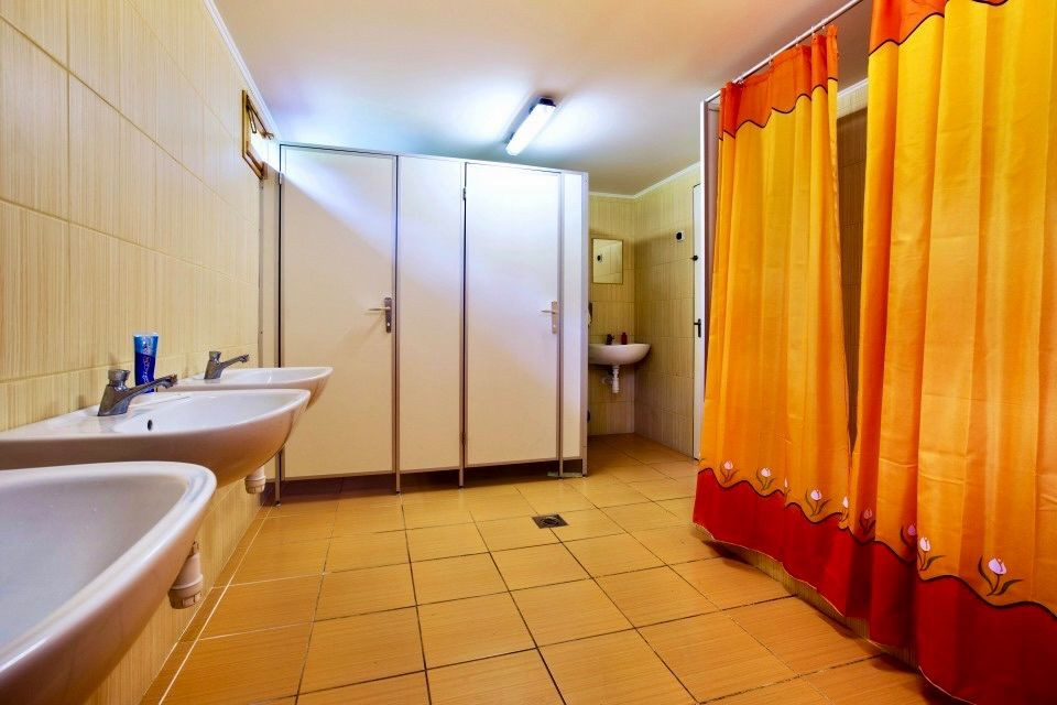 NOVÁ CENA - MAĎARSKO - HOLLÓHÁZA OBYTNÝ UBYTOVACÍ KOMPLEX PRE 60 ĽUDÍ