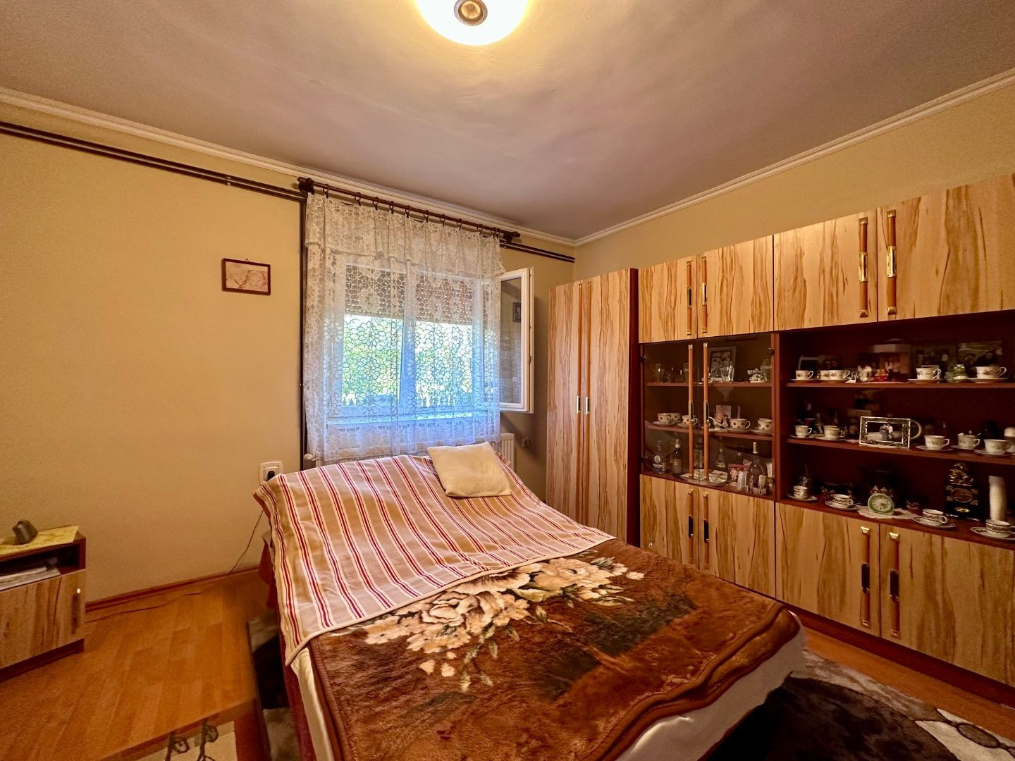 MAĎARSKO - SZENDRO  4 IZBOVÝ RODINNÝ DOM NA KĽUDNOM MIESTE