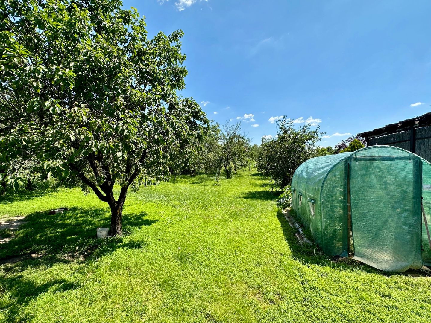 MAĎARSKO - SZENDRO PEKNÝ 5 IZBOVÝ RODINNÝ DOM S 2 BYTOVÝMI JEDNOTKAMI, S TERASOU A GARÁŽOU