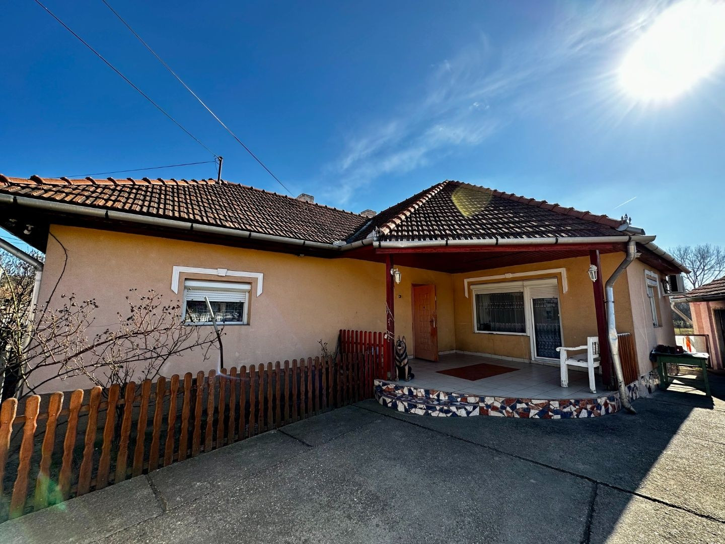 MAĎARSKO - SZENDRO 2 IZBOVÝ PEKNÝ ZREKONŠTRUOVANÝ RODINNÝ DOM  SO SAMOSTATNOU GARÁŽOU