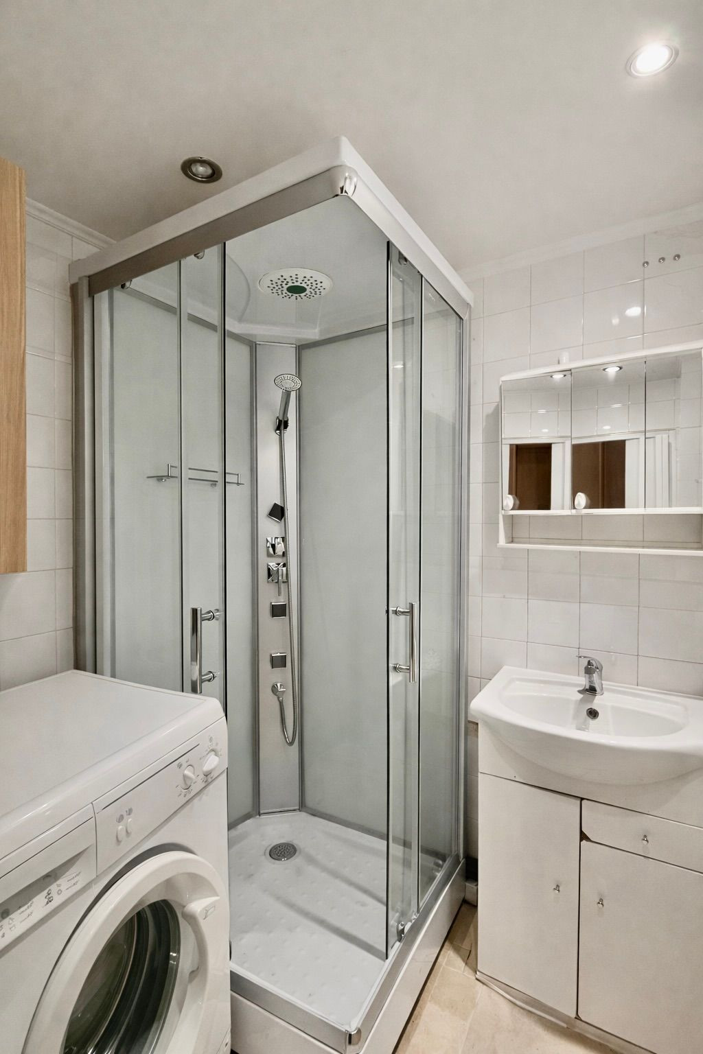 JAZERO - NÁMESTIE KOZMONAUTOV 2 IZBOVÝ BYT 49 M2