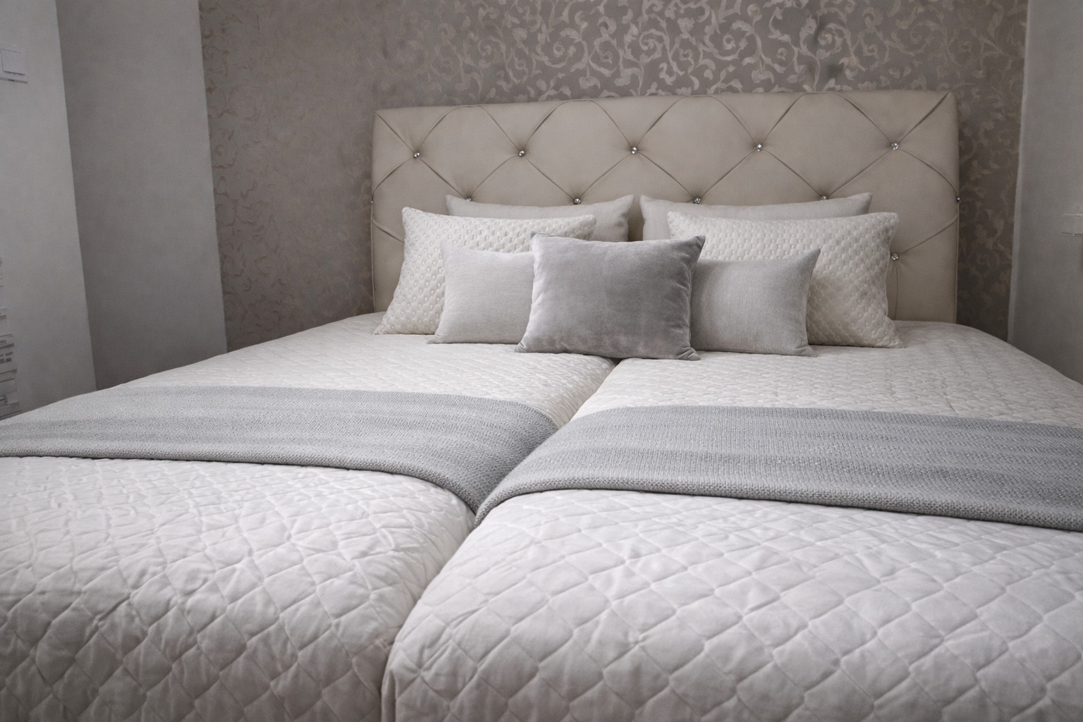 NAD JAZEROM - AZOVSKÁ 1,5 IZBOVÝ BYT 41 M2, ZARIADENÝ KOMPLET.