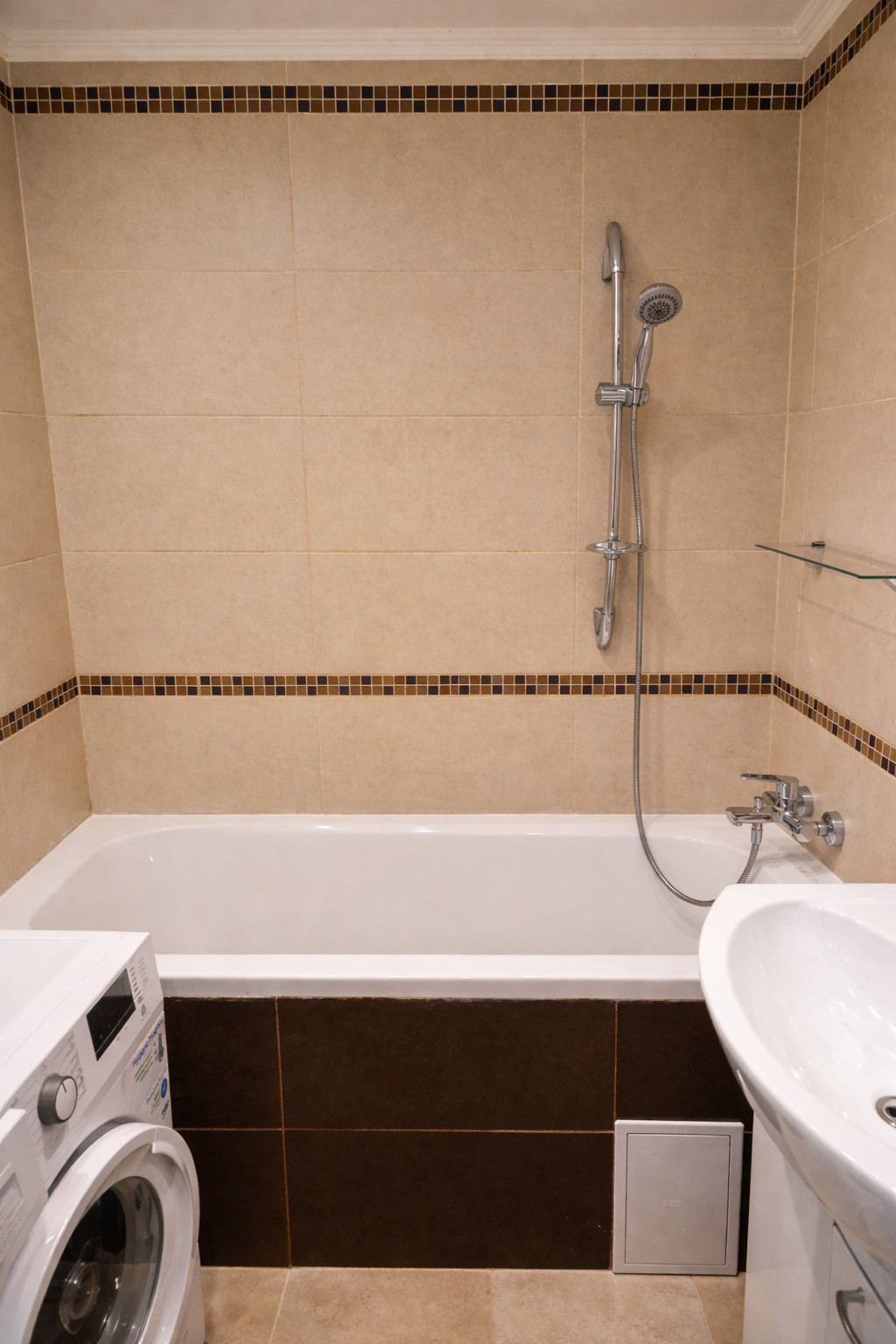 NAD JAZEROM - AZOVSKÁ 1,5 IZBOVÝ BYT 41 M2, ZARIADENÝ KOMPLET.