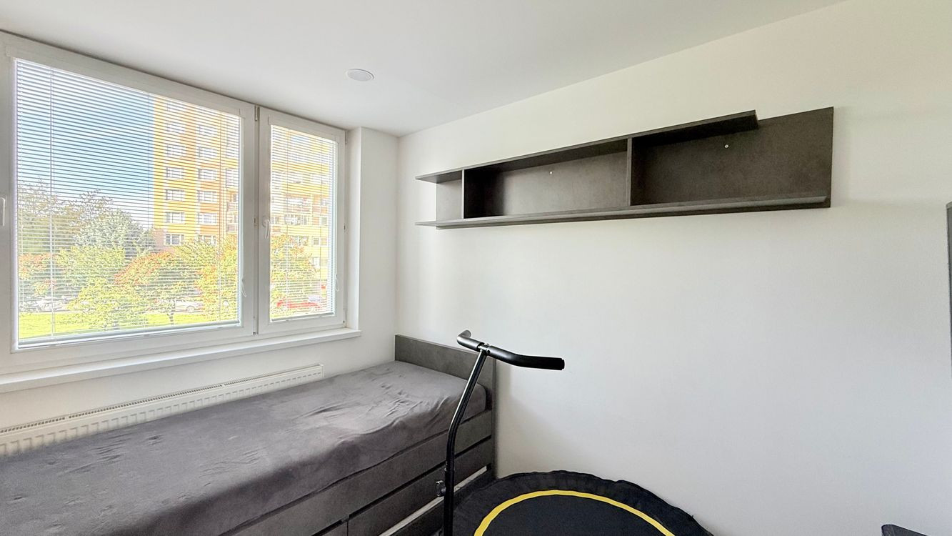 JAZERO - IRKUTSKÁ 4 IZBOVÝ BYT 71 M2, NOVÁ DISPOZÍCIA, LODŽIA A PIVNICA.