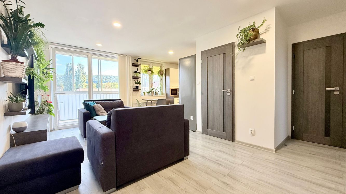 JAZERO - IRKUTSKÁ 4 IZBOVÝ BYT 71 M2, NOVÁ DISPOZÍCIA, LODŽIA A PIVNICA.