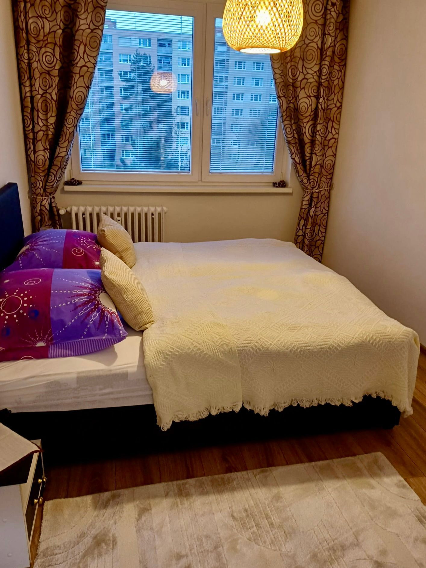 KPT. NÁLEPKU - ŠIRŠIE CENTRUM MESTA. - 3 IZBOVÝ ZARIADENÝ BYT 70 M2