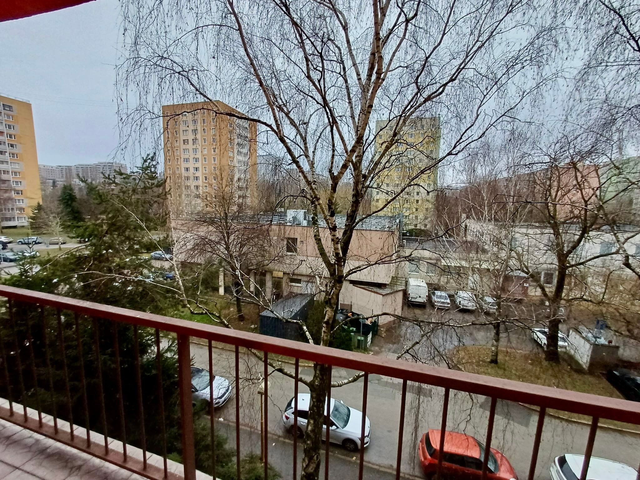 KPT. NÁLEPKU - ŠIRŠIE CENTRUM MESTA. - 3 IZBOVÝ ZARIADENÝ BYT 70 M2