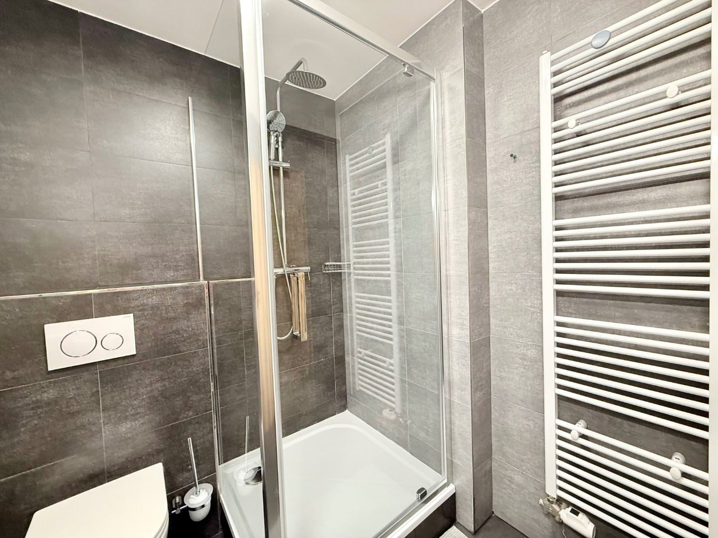 CENTRUM MESTA - VRÁTNA - 1 IZBOVÝ MODERNÝ ZARIADENÝ BYT.