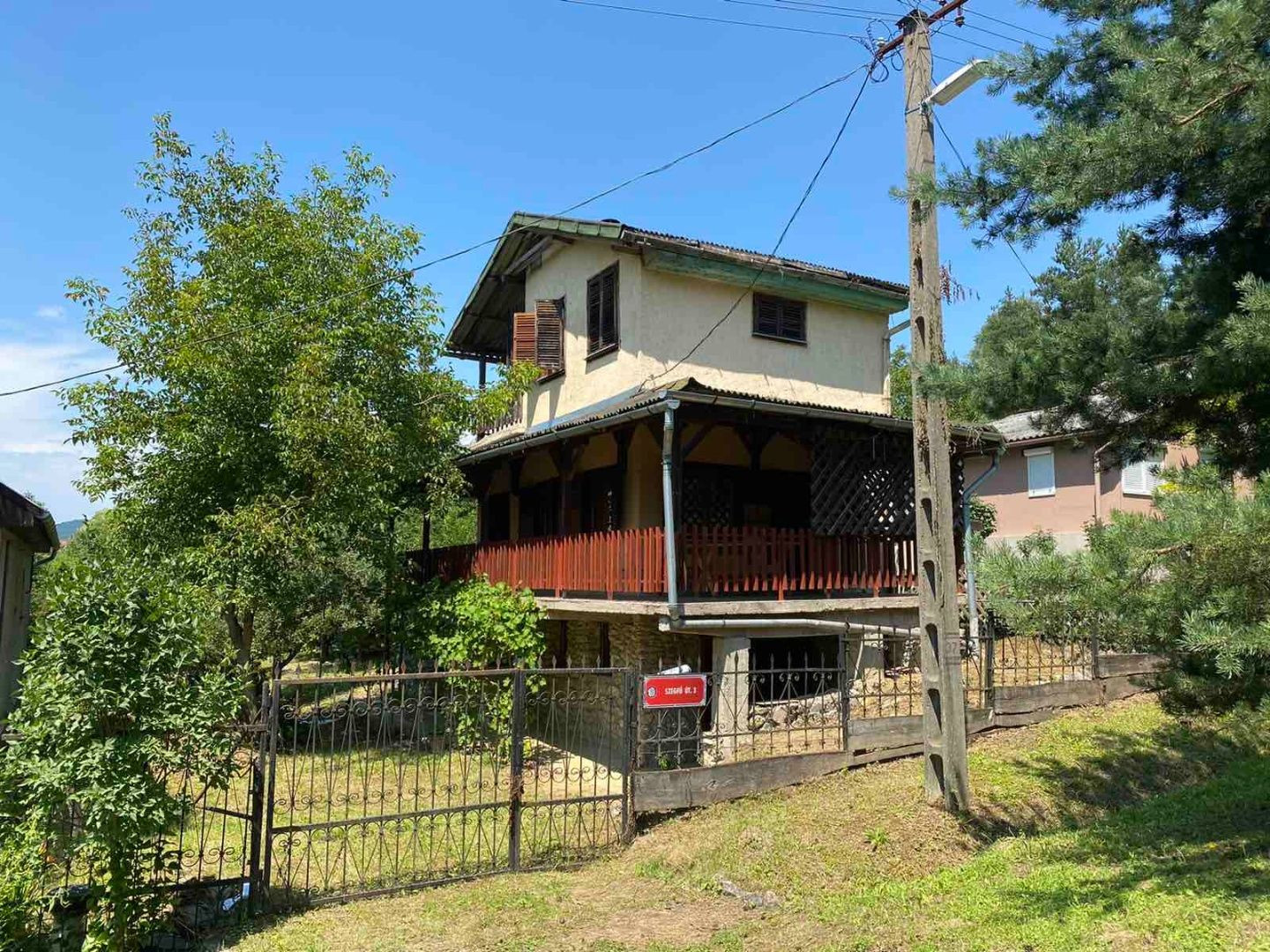 SZALONNA KOMPLETNE ZARIADENÁ 4 IZBOVÁ CHATA PRI JAZERE RAKACA.