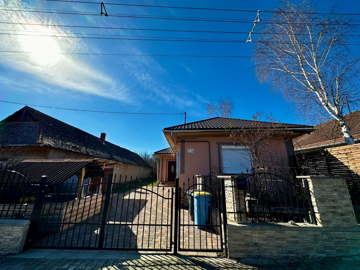 MAĎARSKO - MÁRTONYI - PEKNÝ KOMPLETNE ZREKONŠTRUOVANÝ 3 IZBOVÝ RD V KRÁSNEJ LOKALITE BLÍZKO JAZERA RAKACA