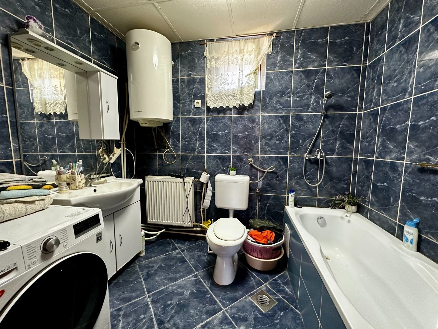 MAĎARSKO - SZENDRO 2 IZBOVÝ PEKNÝ ZREKONŠTRUOVANÝ RODINNÝ DOM  SO SAMOSTATNOU GARÁŽOU