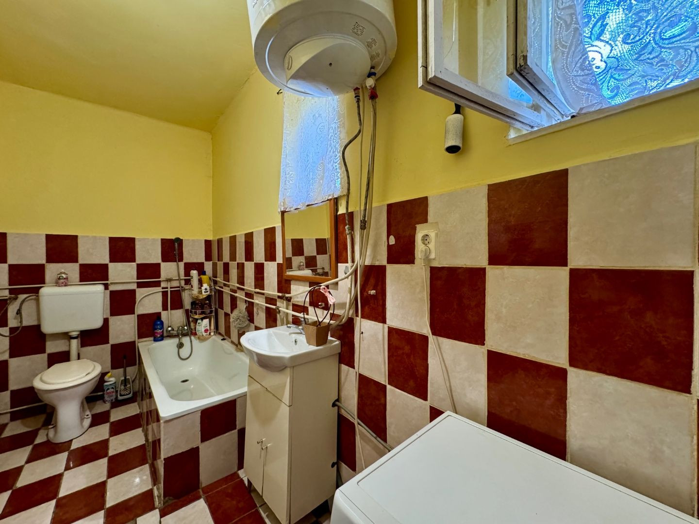 MAĎARSKO - SZENDRO -  ZNÍŽENÁ CENA 2 IZBOVÝ RODINNÝ DOM NA TICHEJ ULICI S DOBRÝMI SUSEDMI