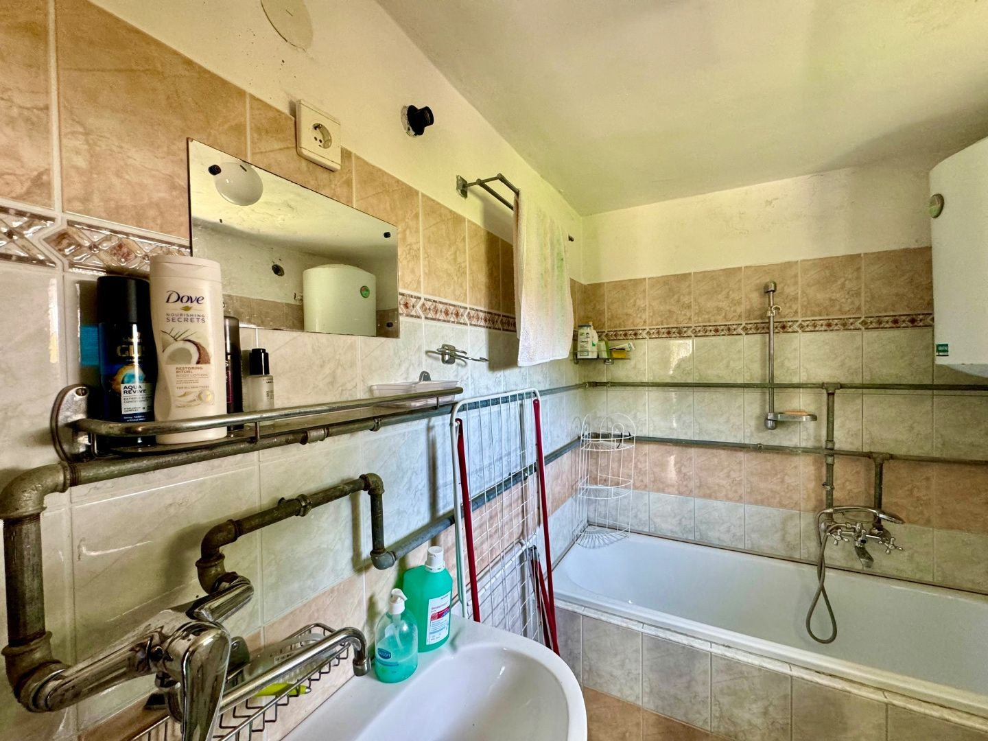 MAĎARSKO - TERESZTENYE  2 IZBOVÝ  RODINNÝ DOM S LETNOU KUCHYŇOU NA POZEMKU 2552 M2