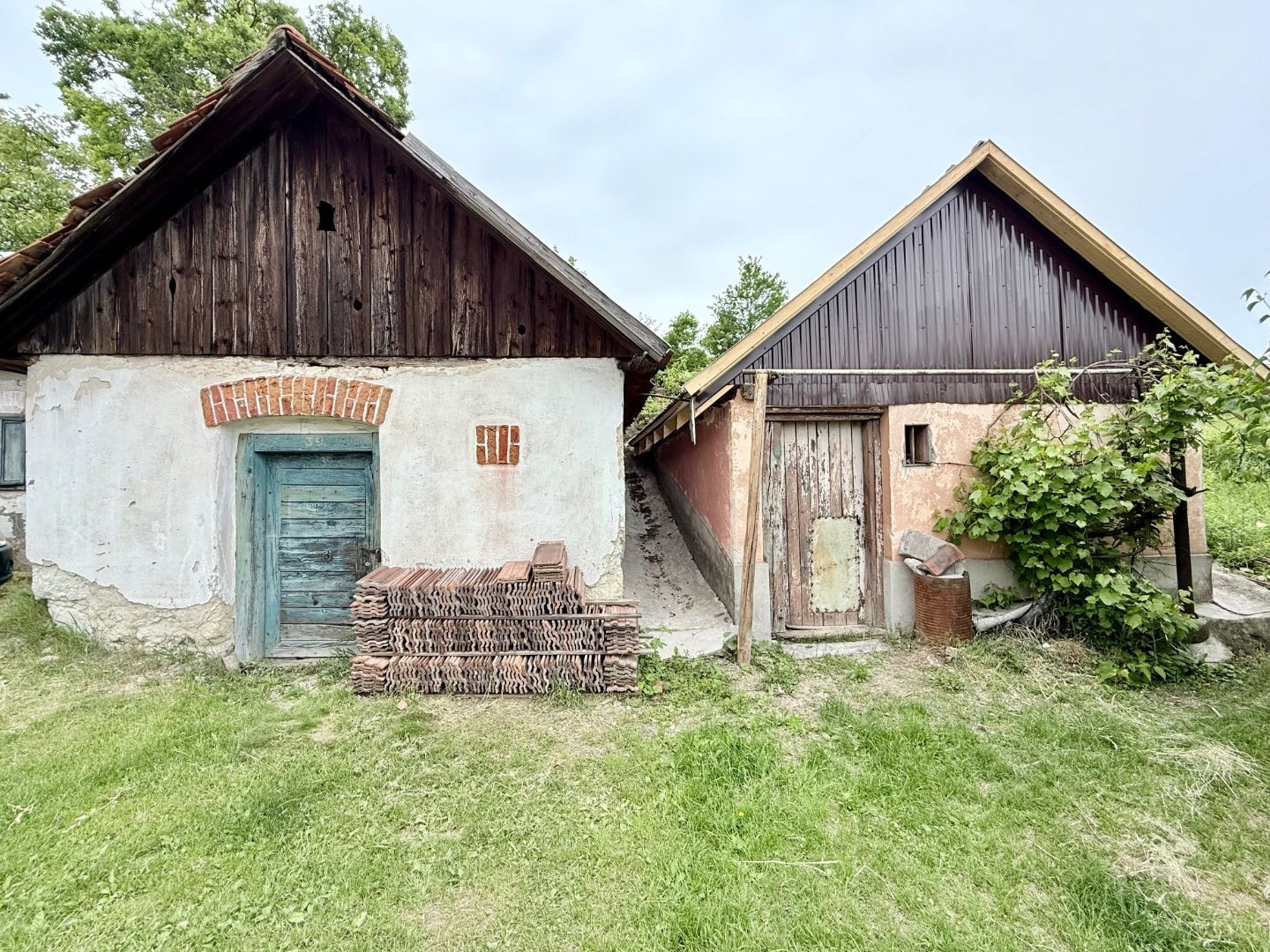 MAĎARSKO - SAJÓKERSZTÚR 2 X VINNÁ PIVNICA 50M2.