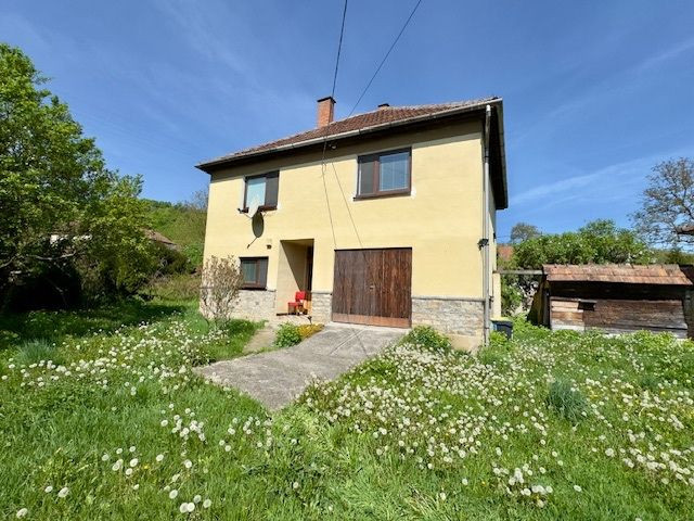 MAĎARSKO - PERKUPA 5 IZBOVÝ POSCHODOVÝ DOM PO REKONŠTRUKCII.