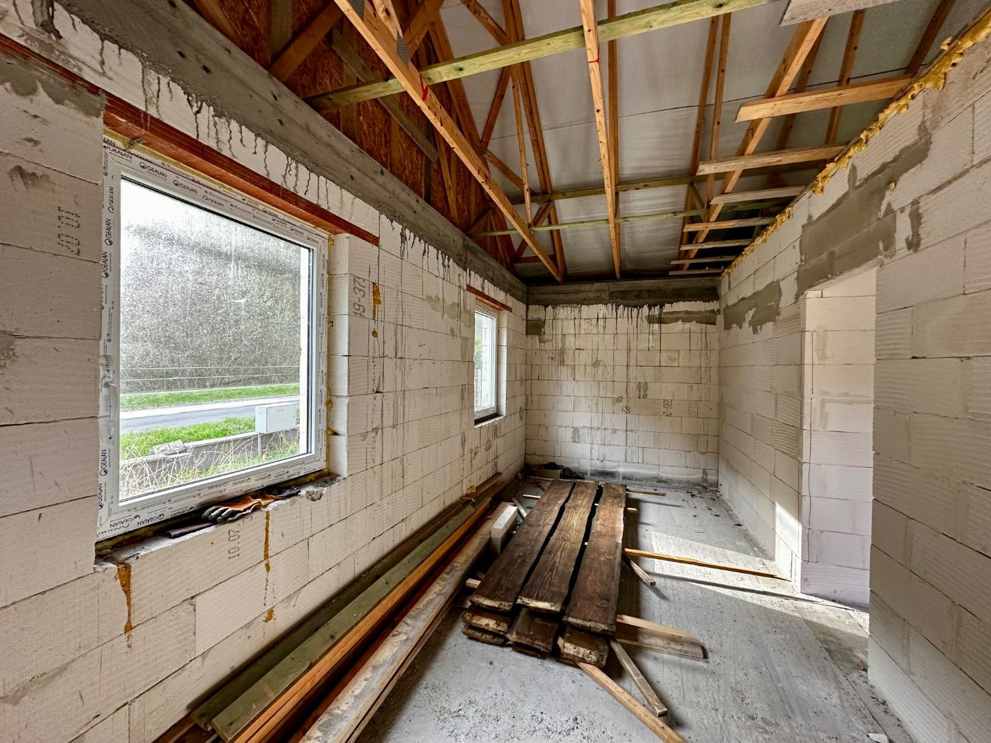 MAĎARSKO - HOLLOHÁZA NOVOSTAVBA 3 IZBOVÉHO RD - SUPER PROSTREDIE S VÝHĽADOM NA OKOLITÉ LESY.