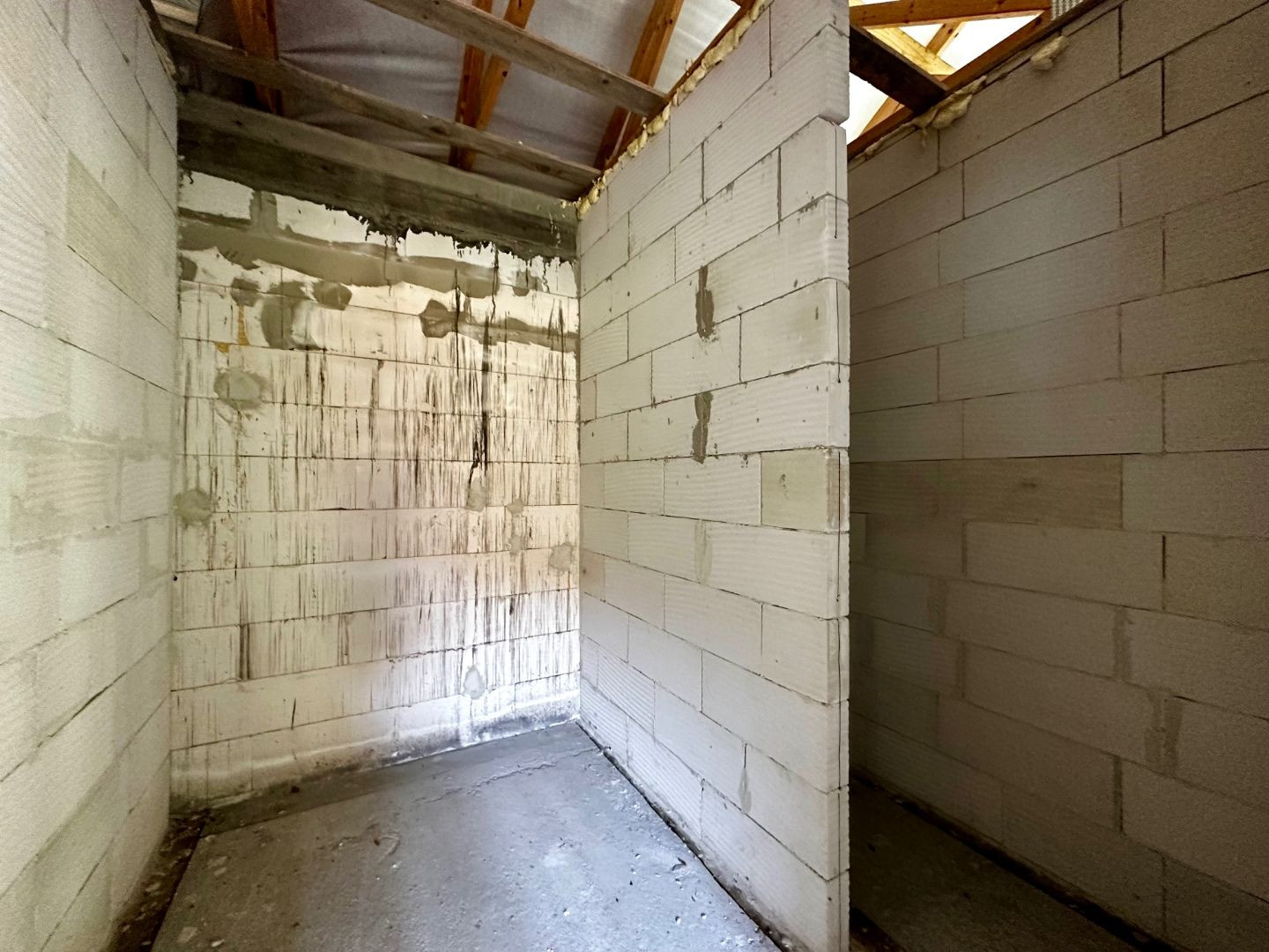 MAĎARSKO - HOLLOHÁZA NOVOSTAVBA 3 IZBOVÉHO RD - SUPER PROSTREDIE S VÝHĽADOM NA OKOLITÉ LESY.