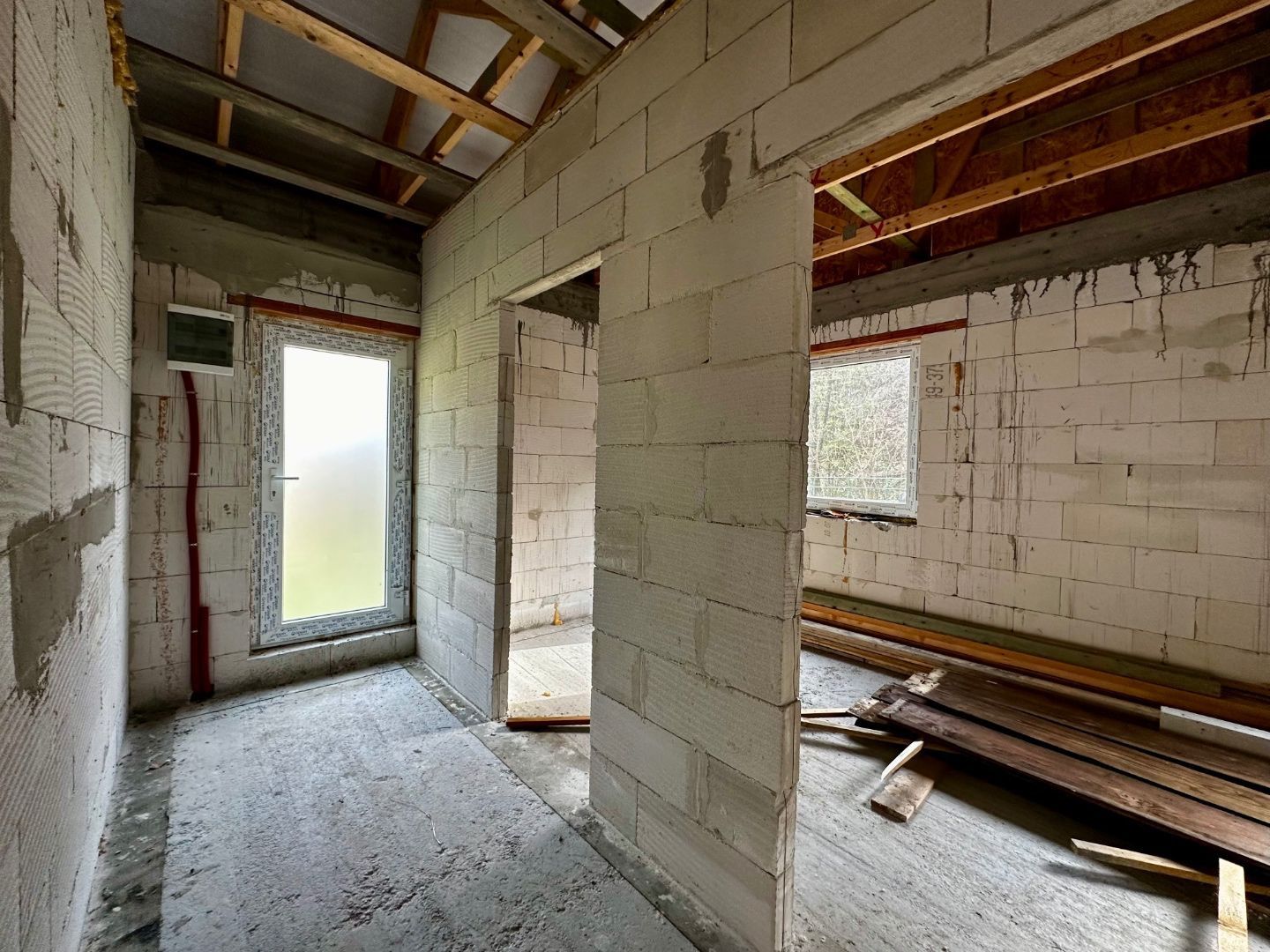 MAĎARSKO - HOLLOHÁZA NOVOSTAVBA 3 IZBOVÉHO RD - SUPER PROSTREDIE S VÝHĽADOM NA OKOLITÉ LESY.