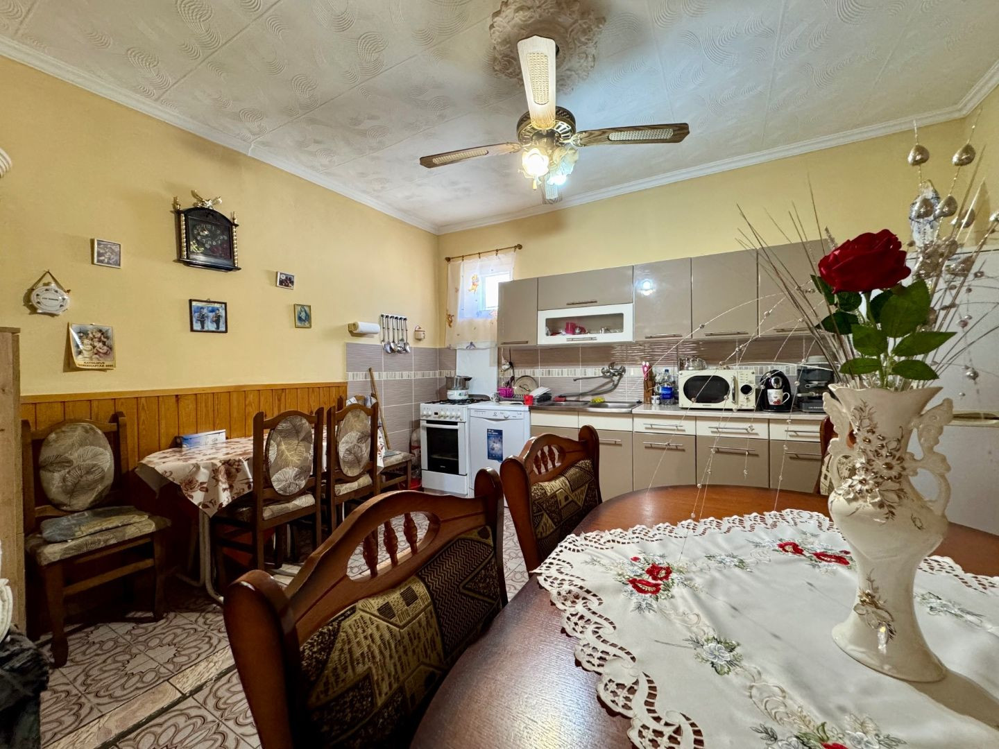 MAĎARSKO - ENCS  5 IZBOVÝ POSCHODOVÝ DOM + 2 IZBOVÝ DOM, ZÁHRADA.