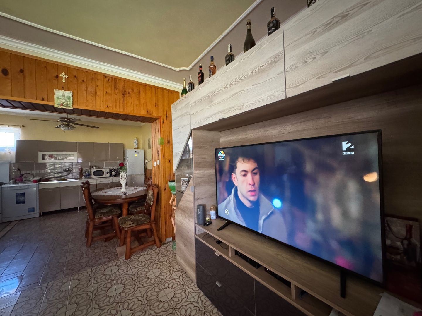 MAĎARSKO - ENCS  5 IZBOVÝ POSCHODOVÝ DOM + 2 IZBOVÝ DOM, ZÁHRADA.